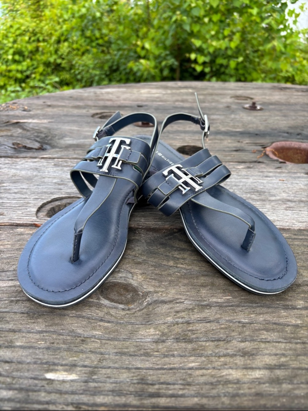 Tommy Hilfiger‎ Women’s Sz8M Navy Leather Logo Thong Sandals#0312